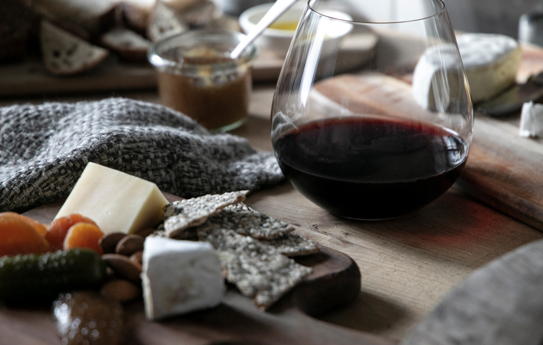 Red wine and cheese pairing by Wine Insiders